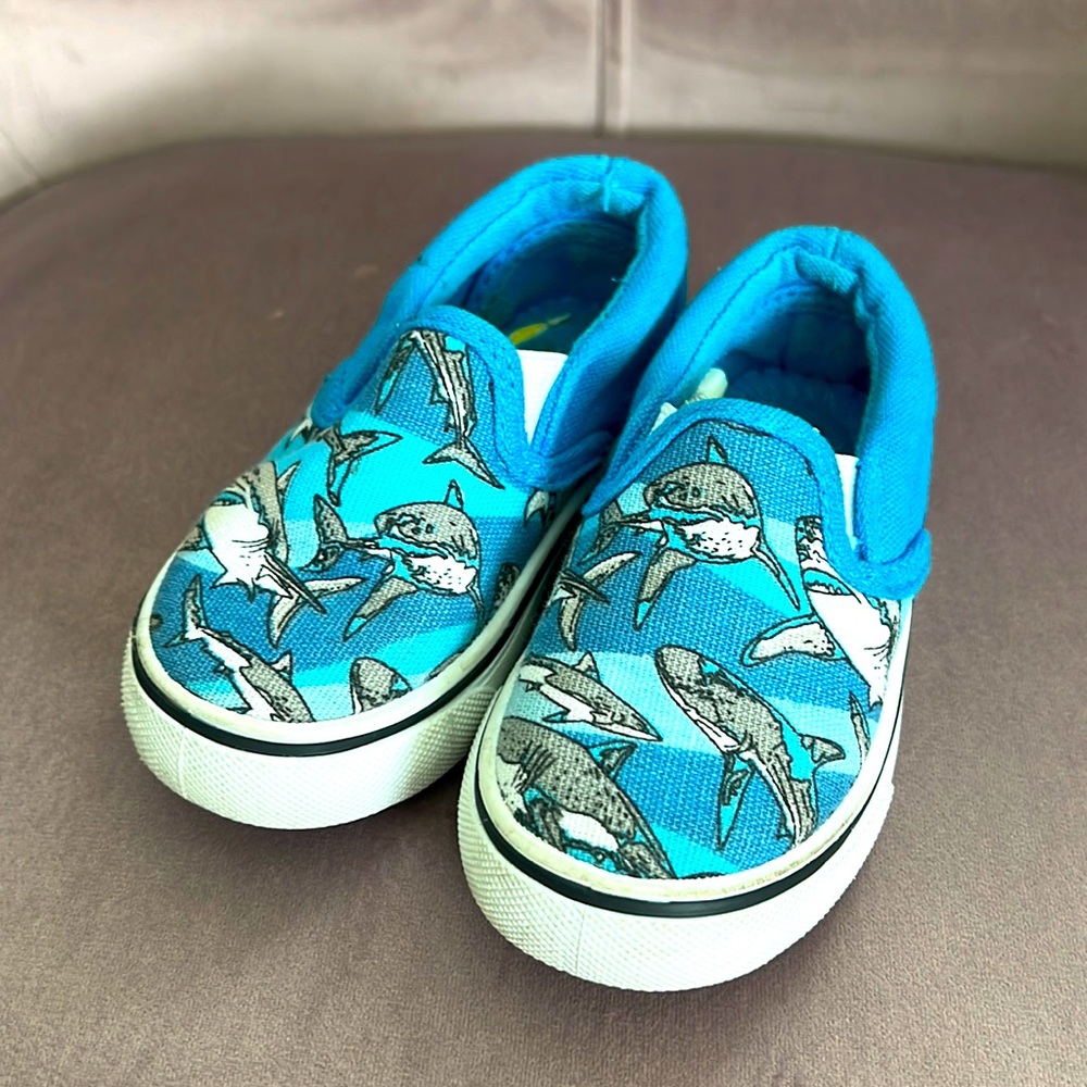 🦈slip on shoes